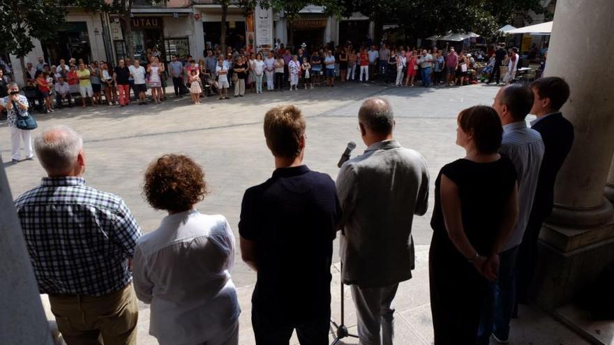 Figueres i Roses homenatgen a les víctimes dels atemptats de Barcelona i Cambrils