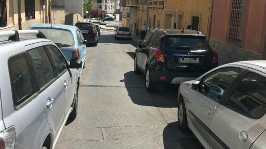 Una de las calles de Elda bloqueada esta tarde