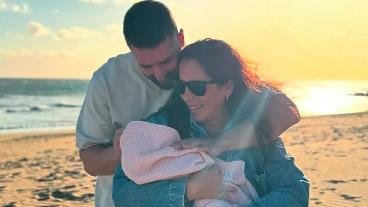 Anabel Pantoja y David Rodríguez... ¡Vuelven a casa con la pequeña Alma!