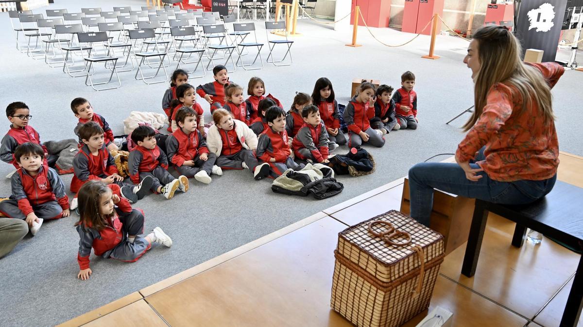 SALON DEL LIBRO INFANTIL CON ESCOLARES EN EL PAZO DE CULTURA