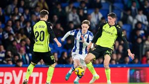 Resumen, goles y highlights del Real Sociedad 2-0 Real Betis de la jornada 15 de LaLiga EA Sports