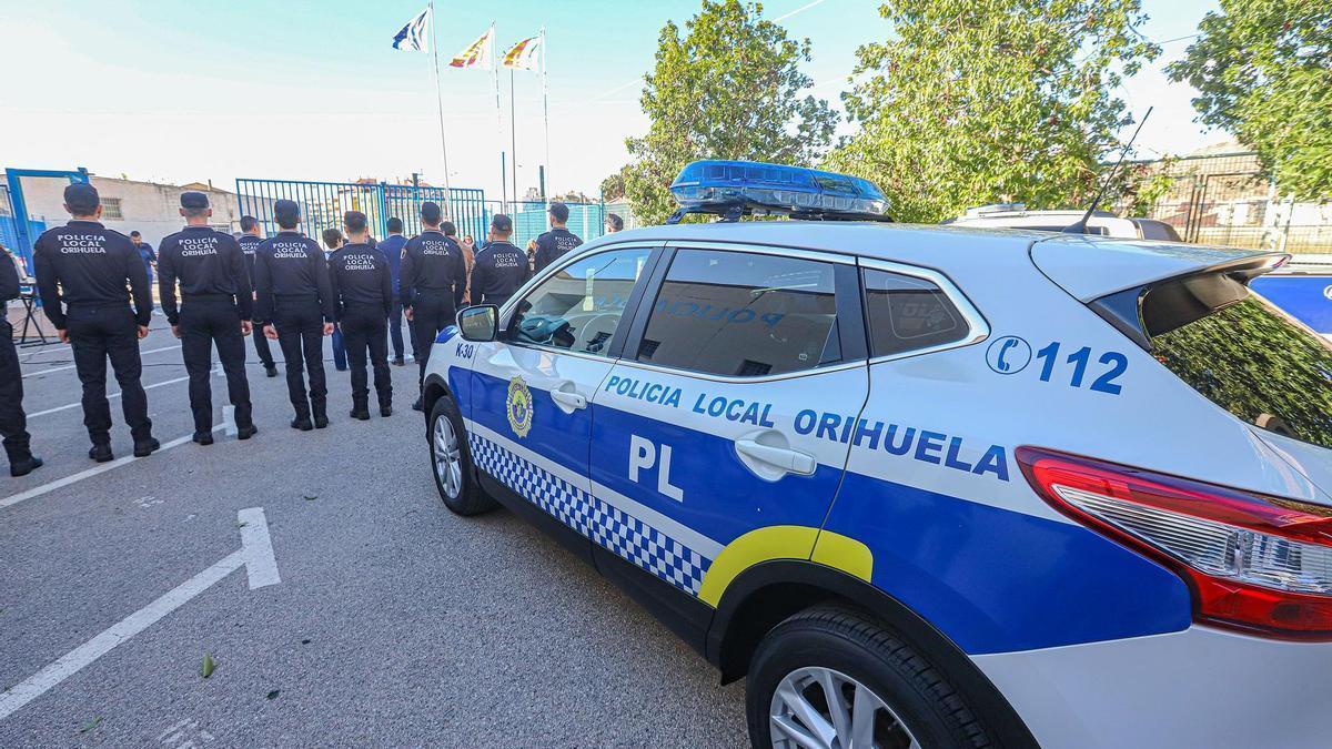 Agentes de la Policía Local en la jefatura de Orihuela