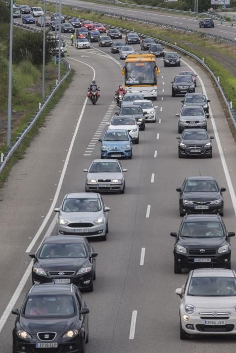 Retenciones en las carreteras asturianas tras el día de sol y playa