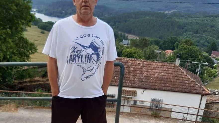 Manuel Tesouro, totalmente recuperado, esta misma semana, en su aldea de Ourense.