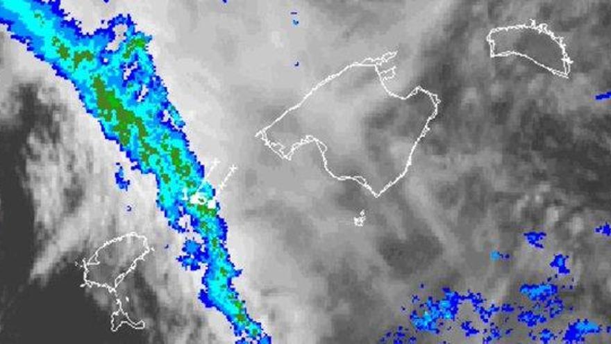 Die ersten Ausläufer der Unwetterfront auf einem Radarbild vom Spätnachmittag.