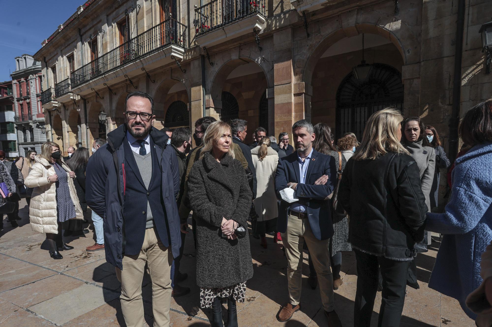 Homenaje en la plaza del Ayuntamiento a Érika Yunga, la menor de 14 años asesinada en Oviedo