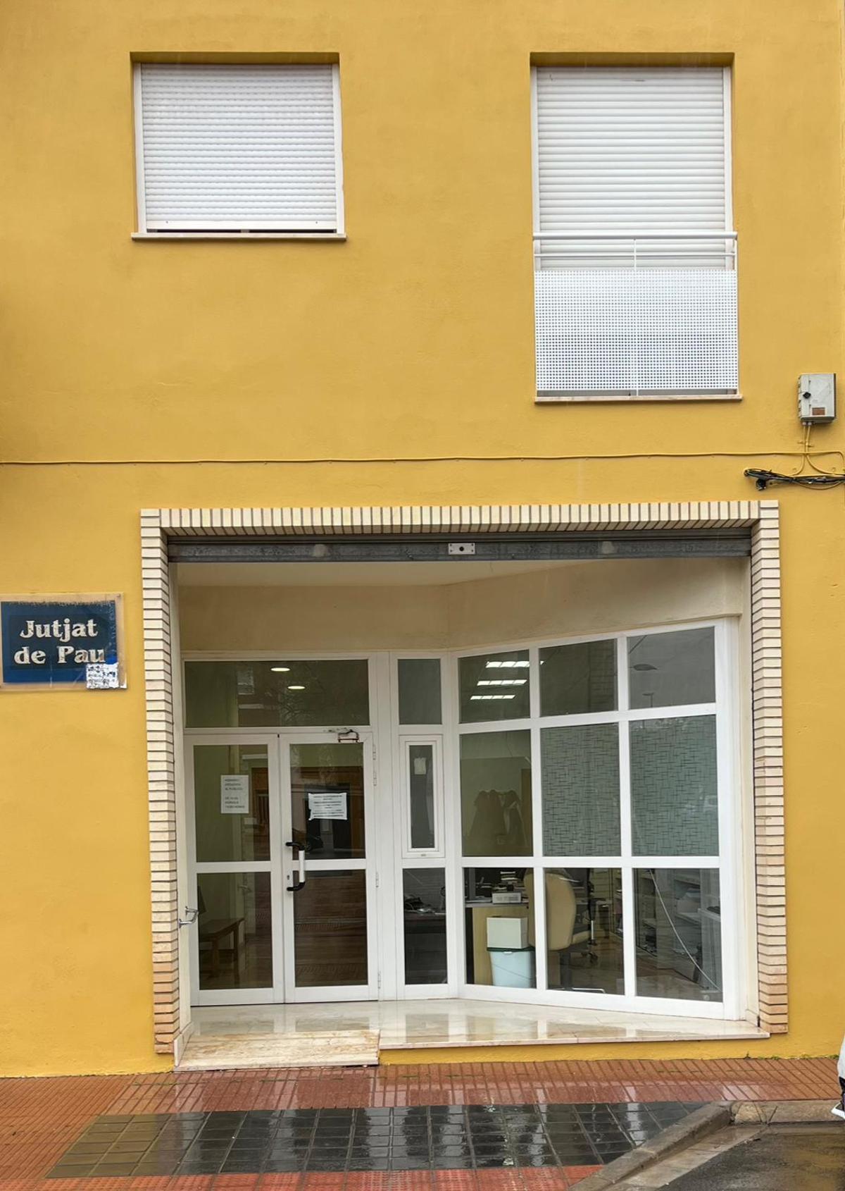 Fachada del juzgado de Puçol.