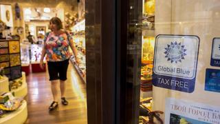 Turistas locos por el 'shopping' en Barcelona
