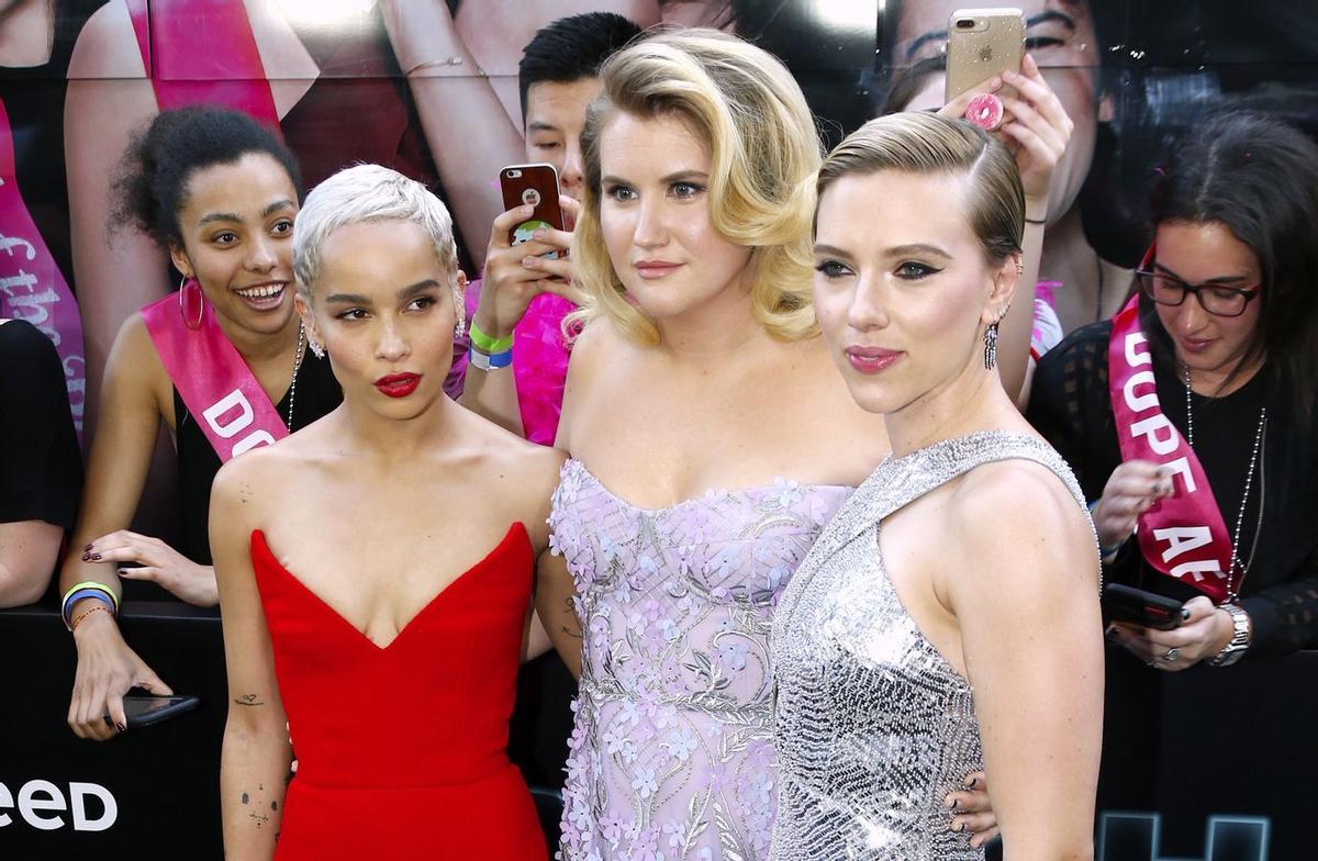 Las actrices Zoe Kravitz, Jillian Bell y Scarlett Johansson en la presentación de 'Una noche fuera de control' en Nueva York