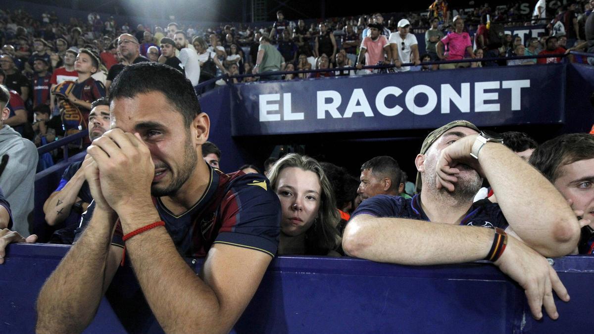El rostro que tuvo la grada aquella fatídica noche del 17 de junio de 2023.