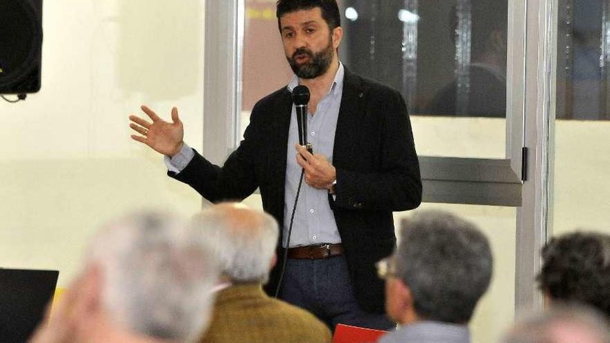 César Cosme Álvarez, en la charla que ofreció en Sotrondio.