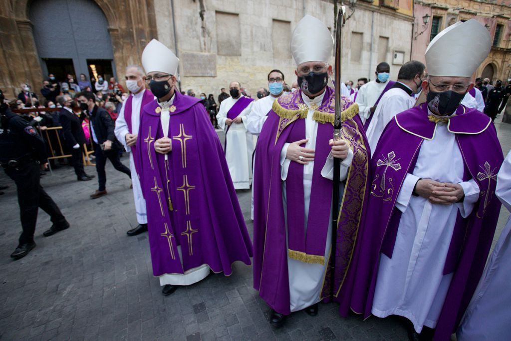 La Virgen de la Fuensanta sale en procesión rogativa por el fin de la guerra en Ucrania