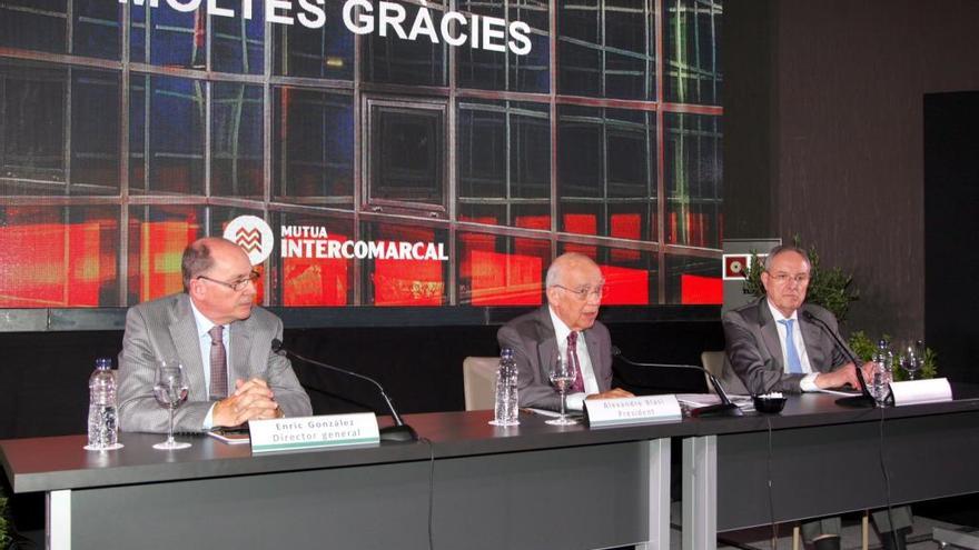 Enric González, Alexandre Blasi i Jordi Serres, ahir a la Junta General de Mutualistes