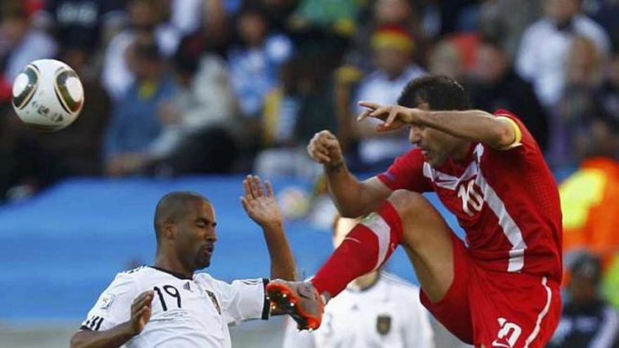 Cacau, de ascendencia brasileña, en el partido ante Serbia.