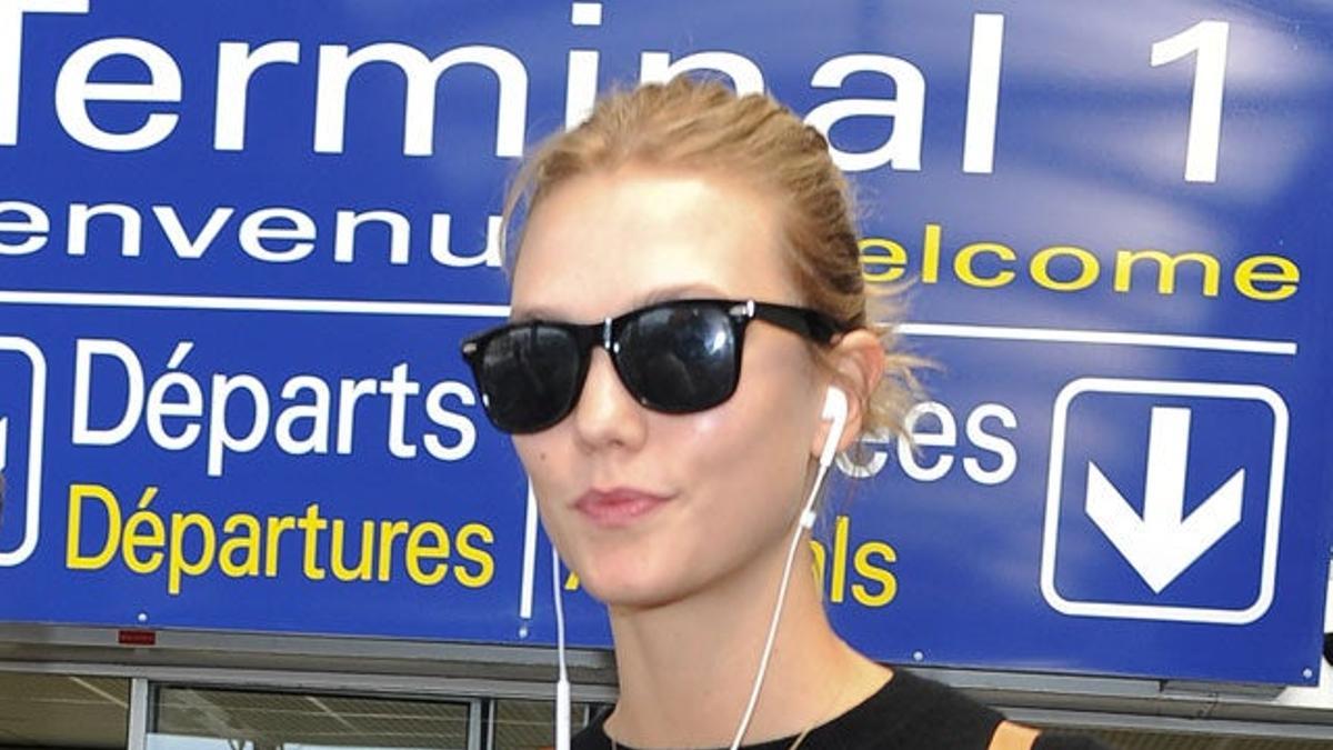 Karlie Kloss llegando al aeropuerto de Niza