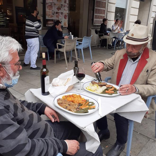 Una veintena de artistas retratan los molinos de O Folón y O Picón