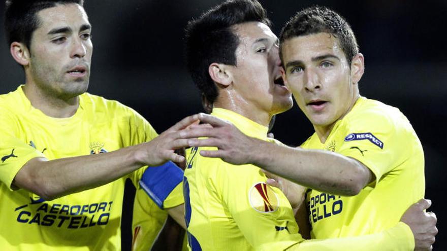 Hernán Pérez, en su etapa en el Villarreal Cf junto a Bruno y Marco Rubén.