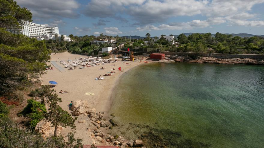 Aparece el cadáver de un hombre sin hogar en una tienda de campaña en Sant Antoni