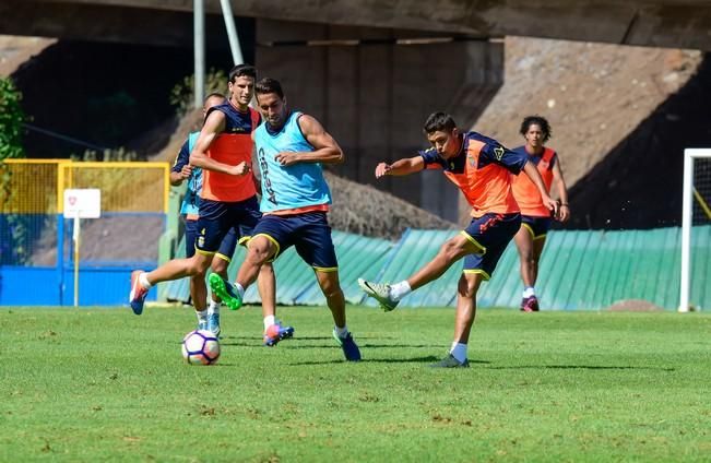 Entrenamiento UD Las Palmas en Barranco Seco ...