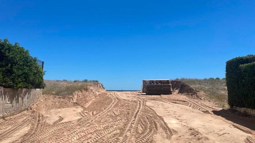 trozo de una duna en Xeraco durante las obras de la pasarela llega al Síndic de Greuges