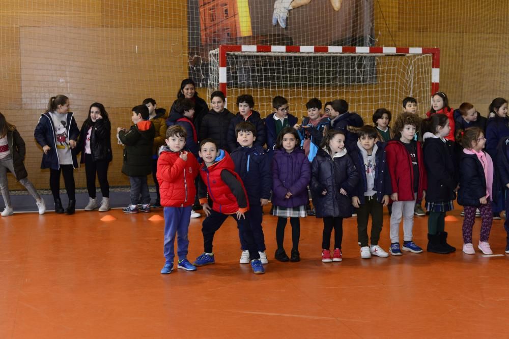 Los 500 alumnos del colegio San Francisco Javier participan en los actos del Día de la Paz