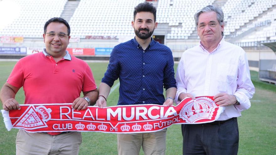 Fernández Romo, nuevo secretario técnico, junto a Guillermo Martínez Abarca, el presidente del Real Murcia.