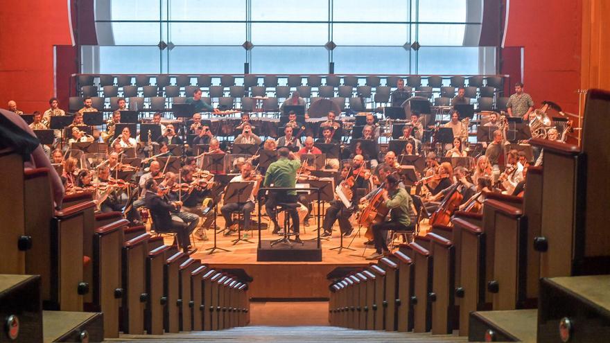 La Orquesta Filarmónica de Gran Canaria refleja la unidad de sus músicos con la Tercera Sinfonía de Mahler