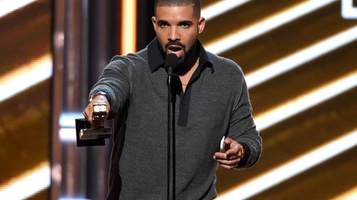 Drake, recogiendo un premio en los Billboard 2017