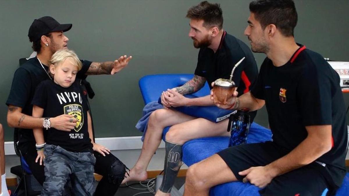 Neymar visitó a sus compañeros el domingo en la Ciutat Esportiva