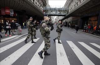 Hollande prepara una ley para prorrogar el estado de emergencia decretado tras el 13-N