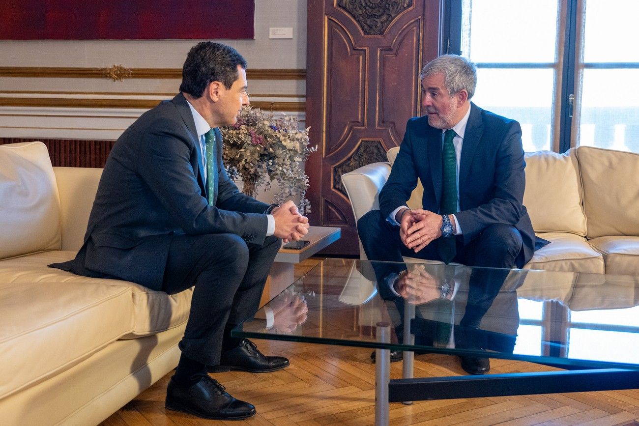 Imagen del encuentro de este miércoles entre los presidentes de Andalucía y Canarias, Juan Manuel Moreno y Fernando Clavijo