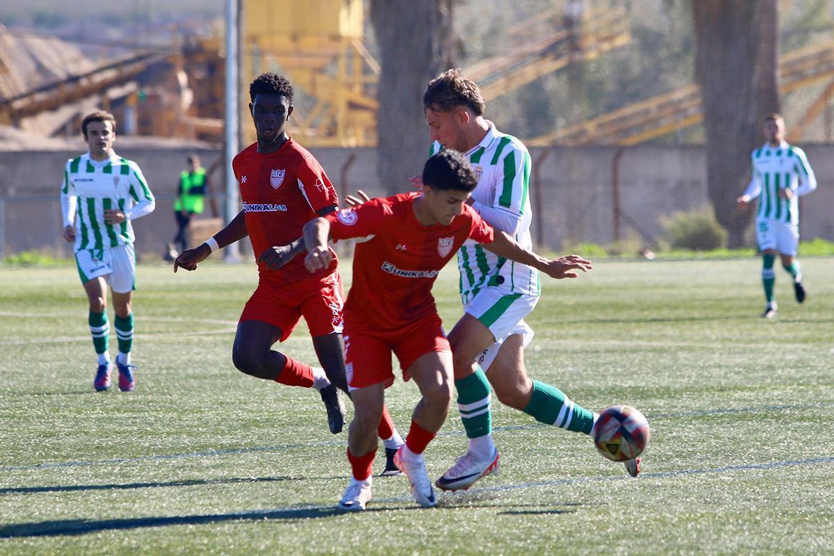 Córdoba CF B - La Palma: el partido de Tercera, en imágenes