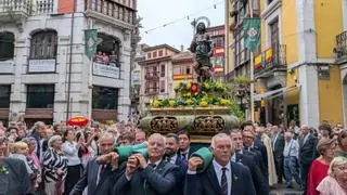 Traslado de la imagen de San Roque desde su capilla a la basílica de Llanes