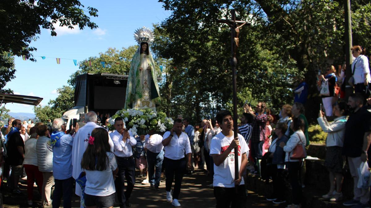 Procesión de El Carbayu, patrona de Langreo.