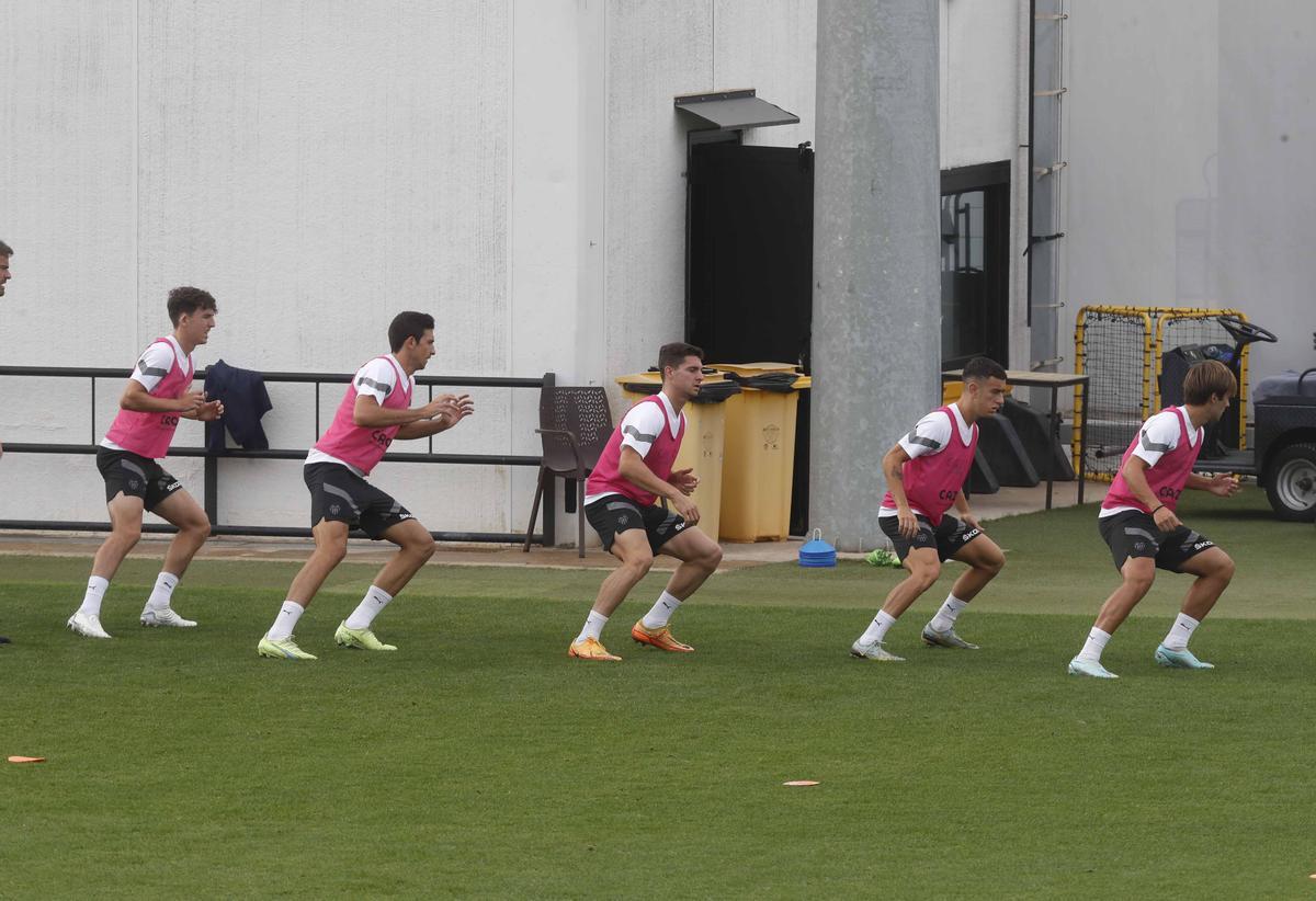 Sesión de entrenamiento para el Valencia a tres dias de jugar contra el ...