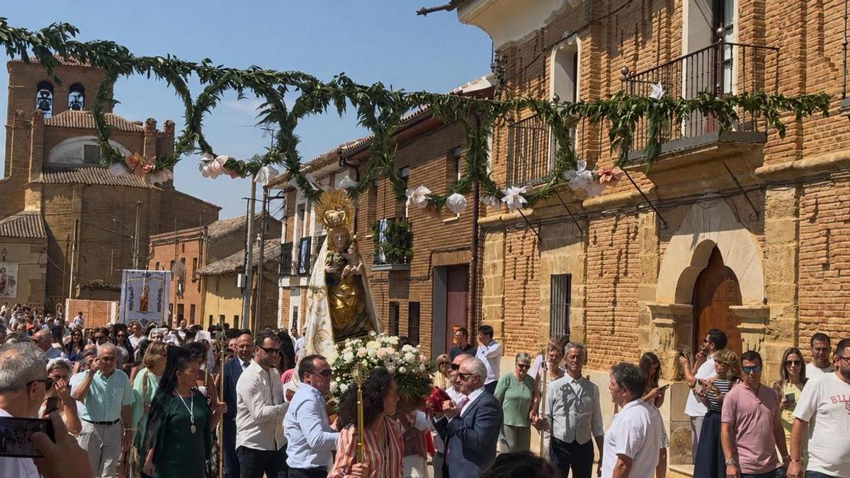 GALERÍA | Villamayor de Campos venera a la Virgen del Socastro.