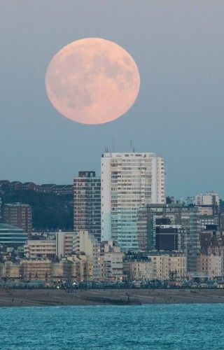 Super moon in Brighton