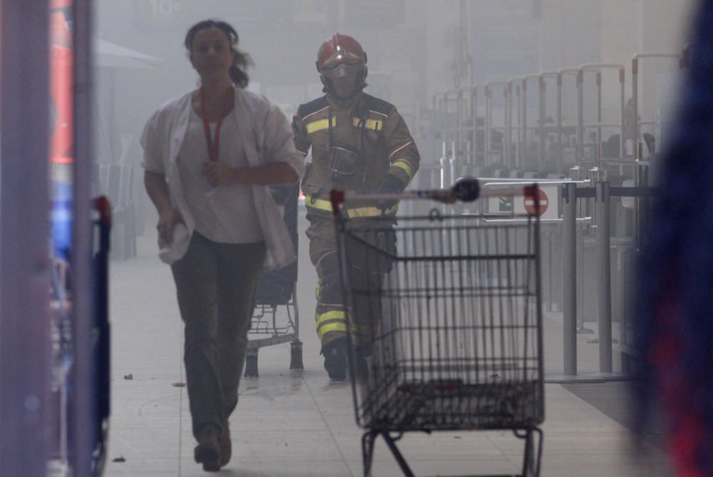 Incendi a la cambra frigorífica d'un supermercat de Girona