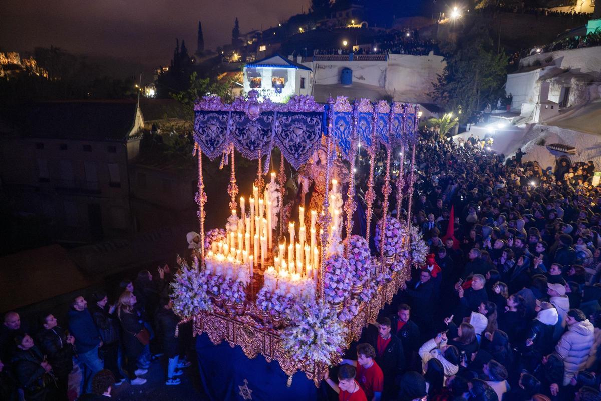 El turismo cofrade llena las calles andaluzas