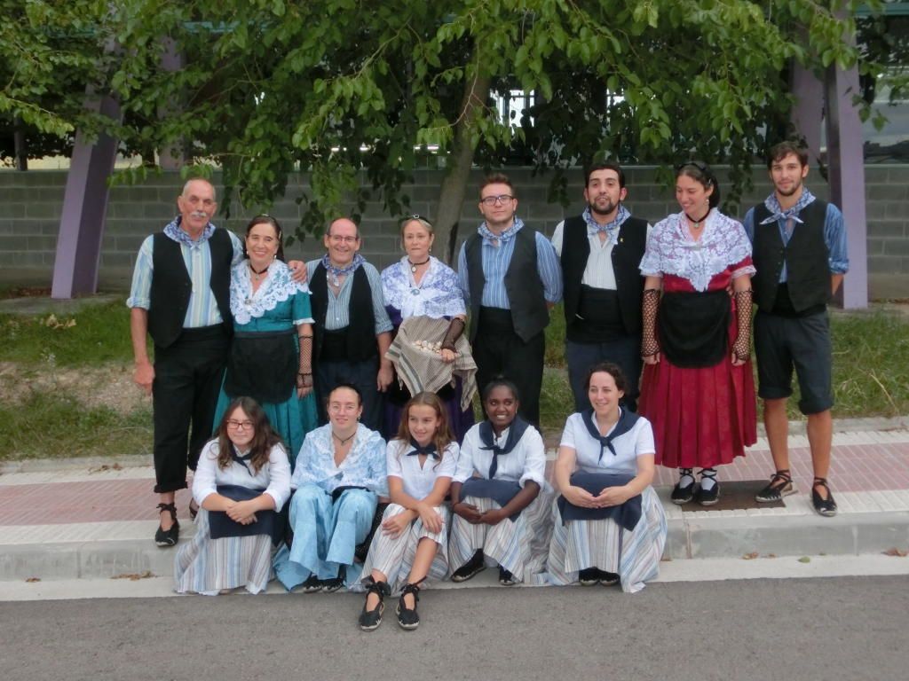 Membres del Grup de Danses La Farandola