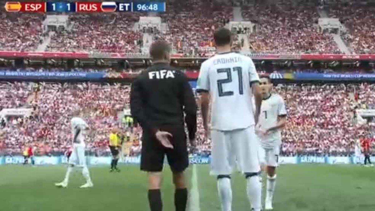 Este es el momento del primer cuarto cambio de la historia del fútbol en un partido oficial