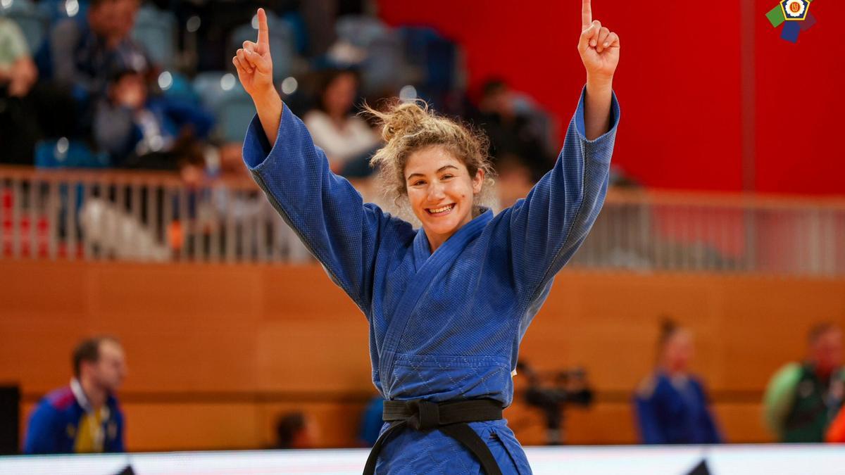 Aitana Fernández Herrera celebra un triunfo, en un combate, en el Europeo sub'23