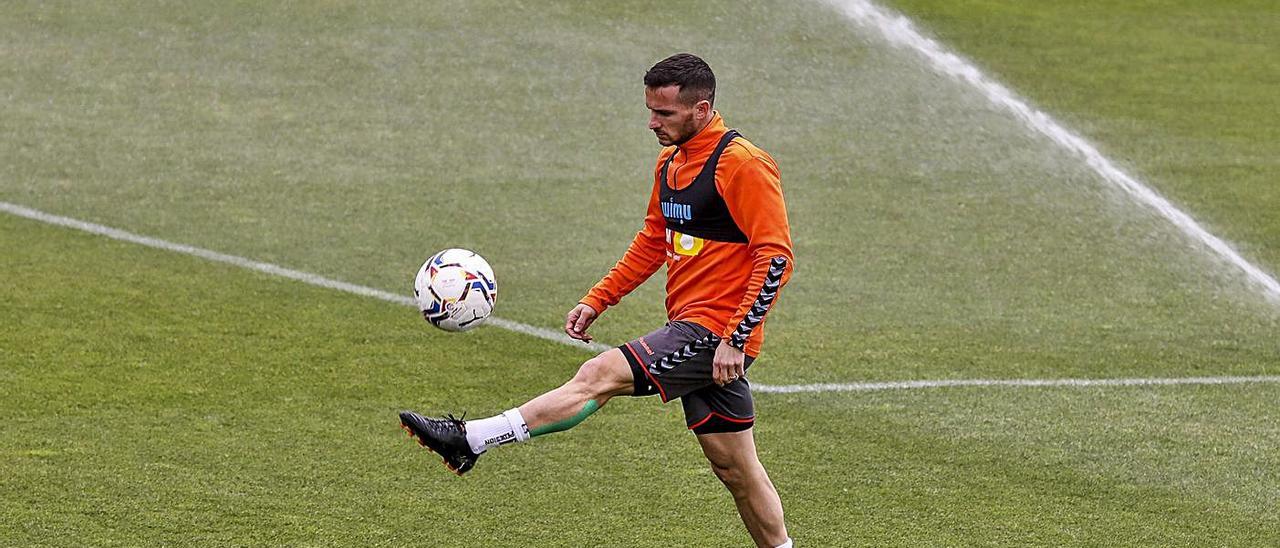 Piatti realizó ayer ejercicios de recuperación física y con balón al margen del grupo.