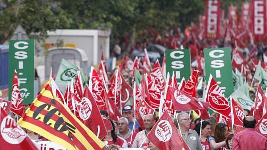 La manifestación provincial contra el recorte salarial a los funcionarios reunió en Alicante a más de 5.000 personas.