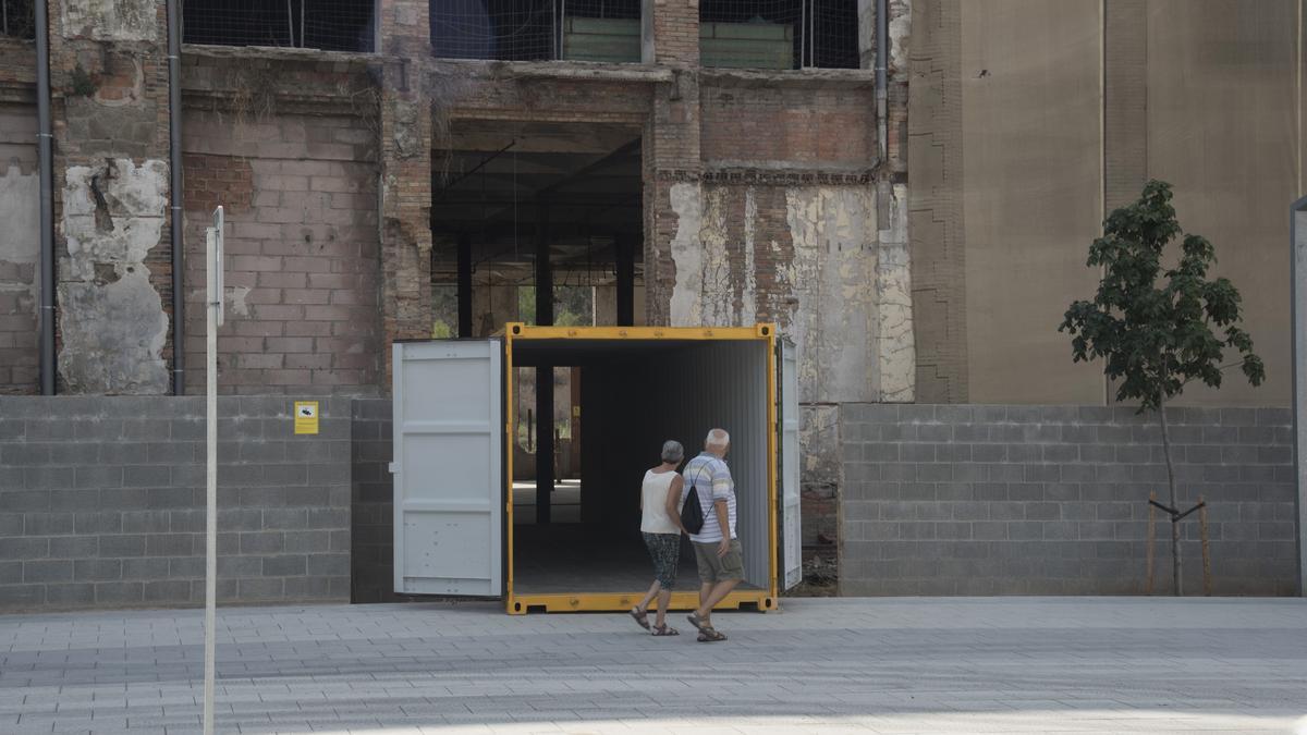 El contenidor instal·lat a la Via de Sant Ignasi té una llargada de 12 metres