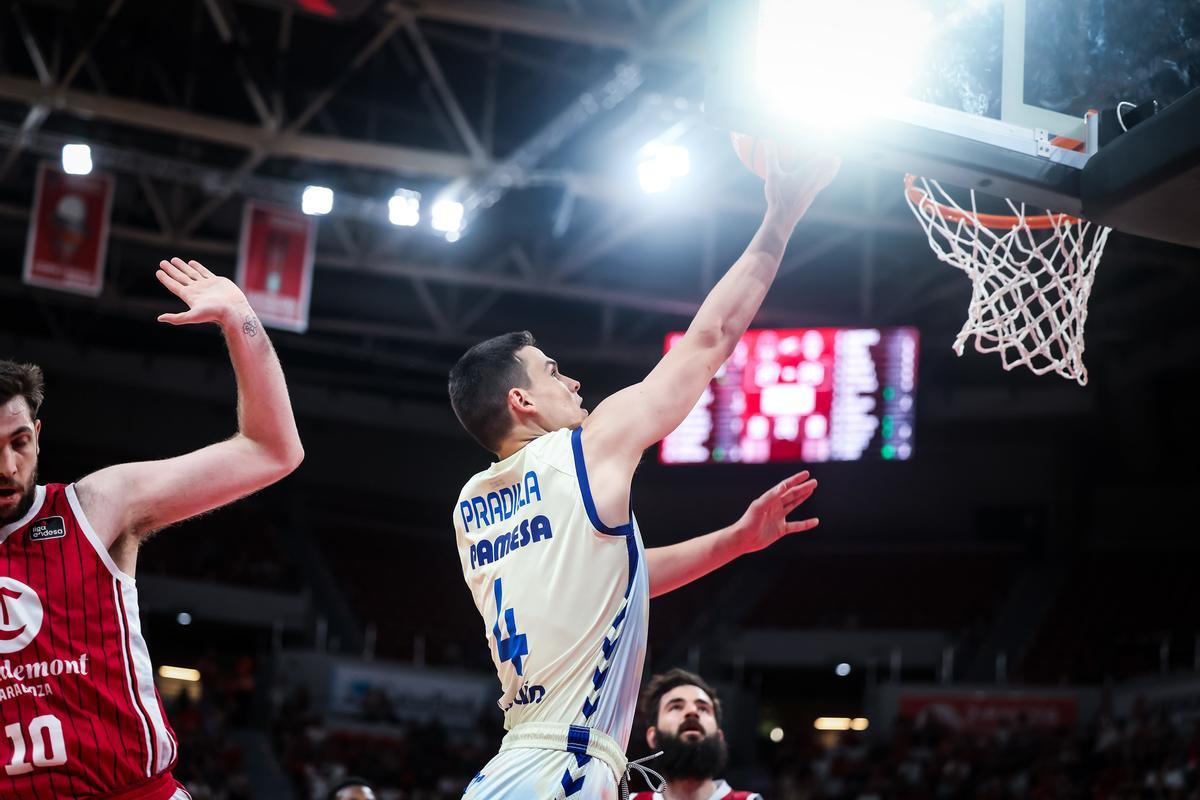 Jaime Pradilla, con 11 puntos y 7 rebotes ante el equipo en el que se formó.