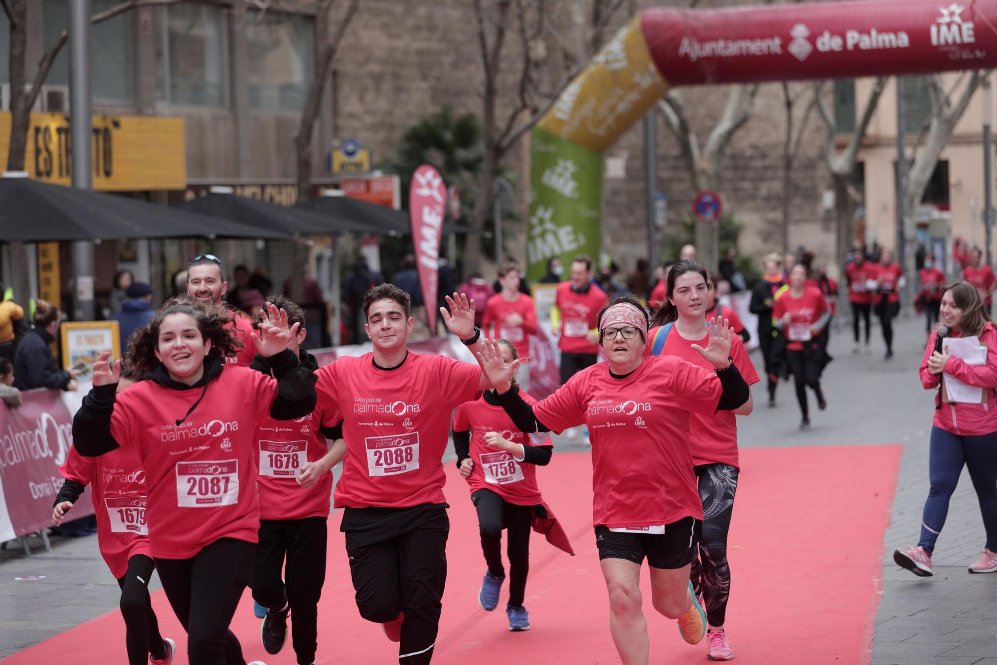 Alrededor de 2.500 personas participan en la V Cursa Popular Palmadona