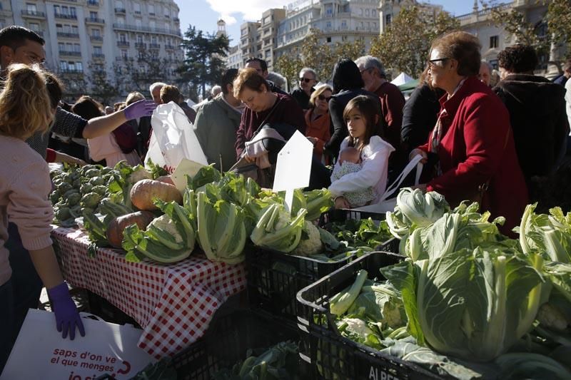 Los productos de proximidad llegan a la ciudad en "De l'horta a la plaça"