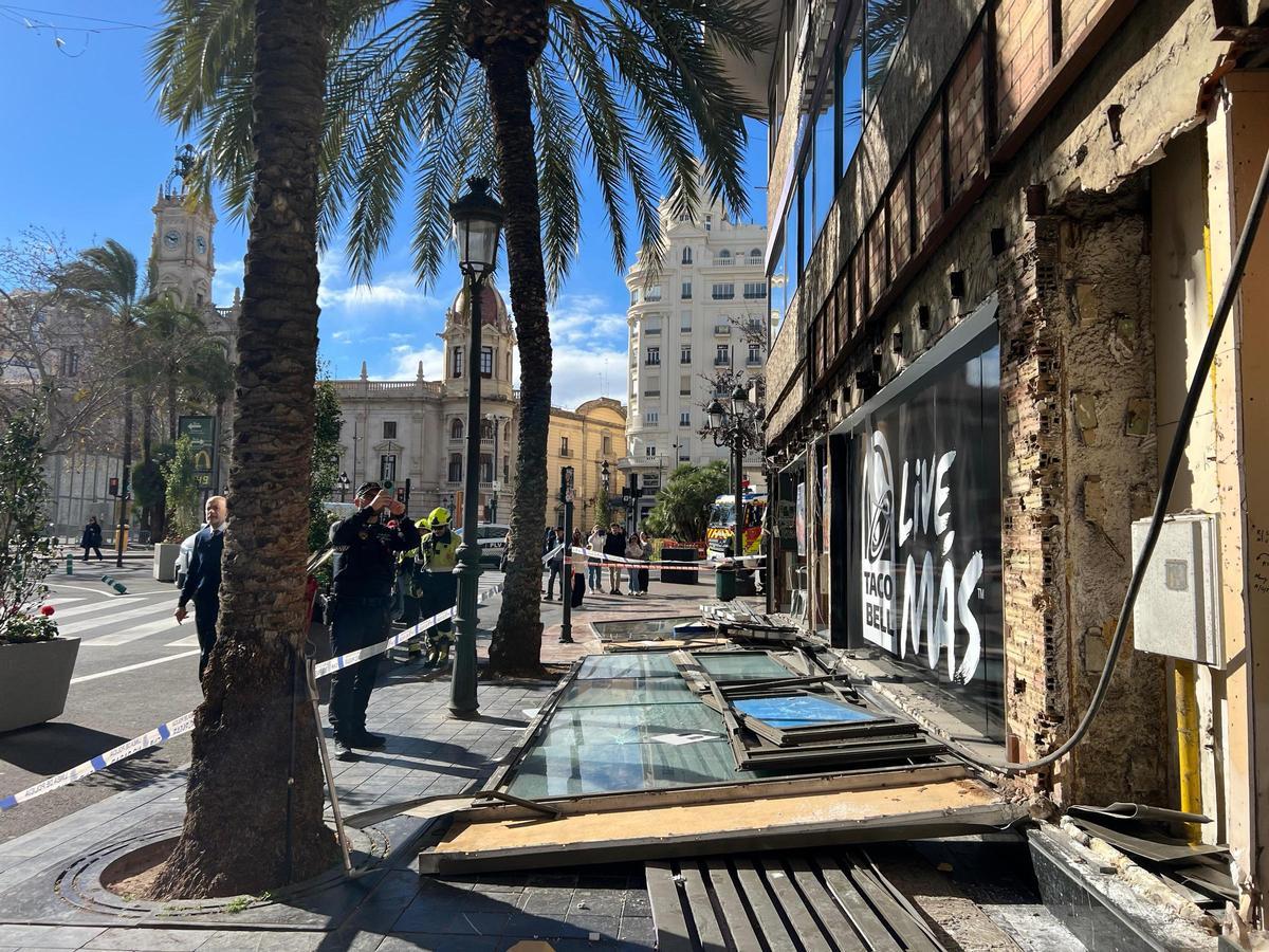Las fuertes rachas de viento dejan varios destrozos en Valencia