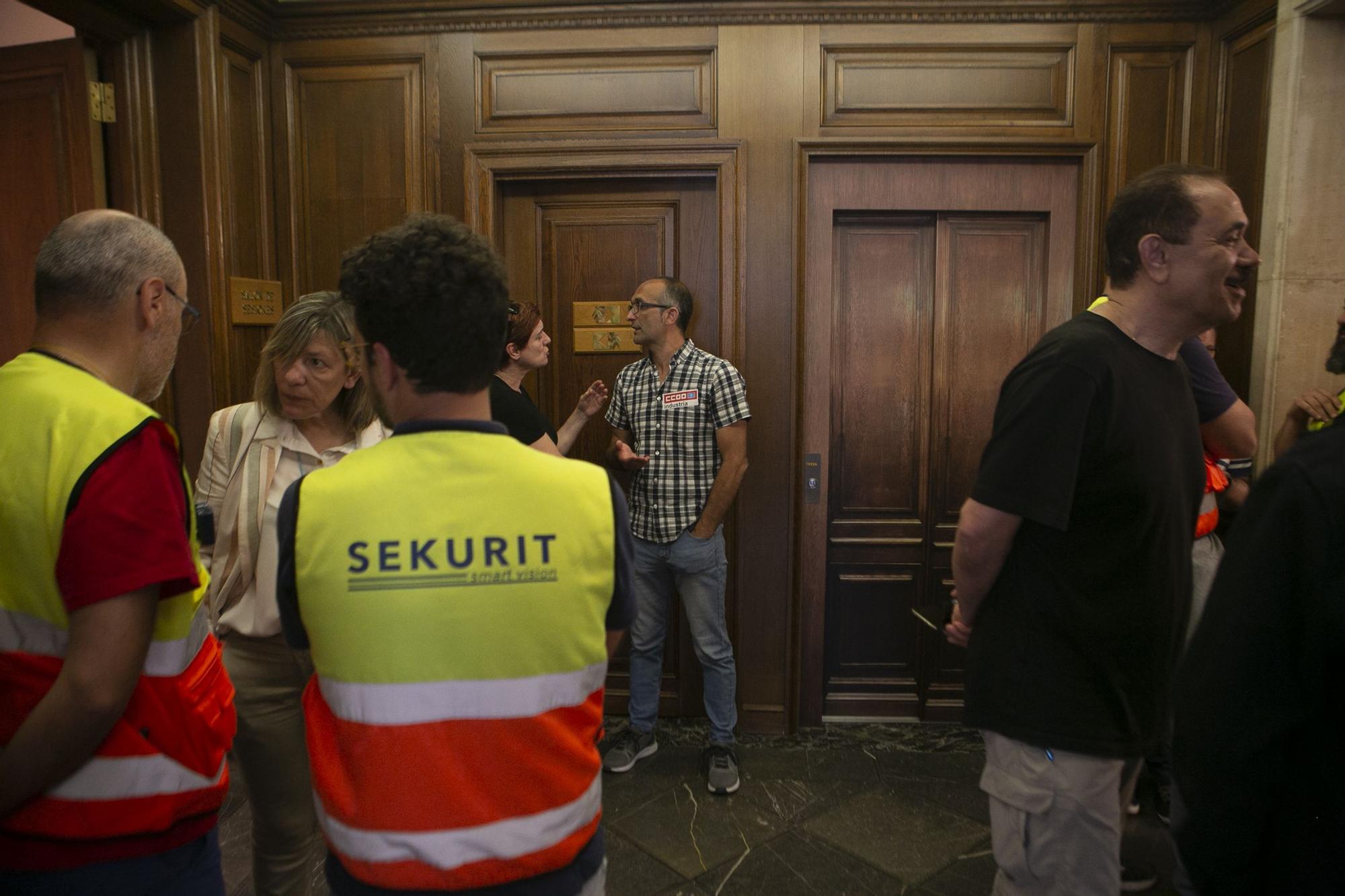 Los trabajadores de Saint-Gobain salen a la calle para frenar los despidos en Avilés